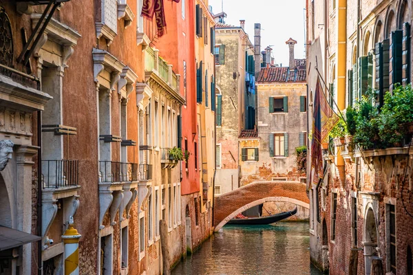 Tradiční canal street v Benátky, Itálie — Stock fotografie