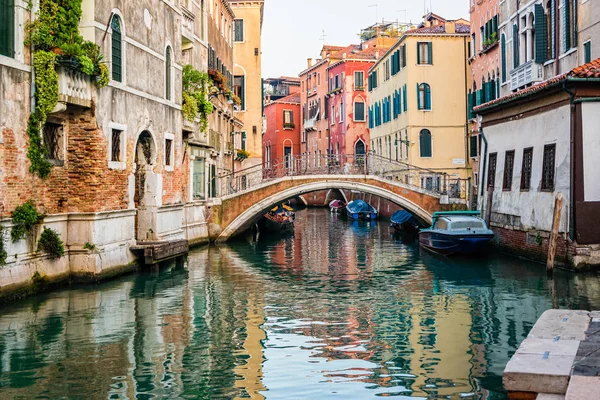 Traditional canal street in Venice, Italy — Stock Photo, Image