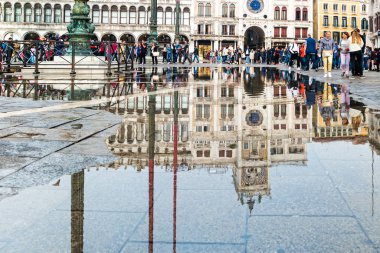 Venedik 'teki St. Mark Meydanı' nda yüksek su.