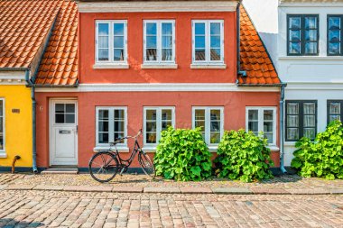 Danimarka 'nın Odense kentindeki renkli geleneksel evler