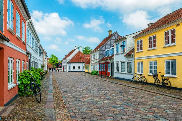 Casas tradicionais coloridas na cidade velha de Odense, Dinamarca — Fotografia de Stock