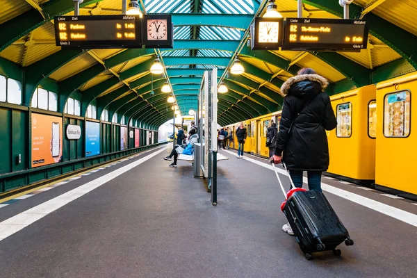 Berlin Germany December 2019 People Standing Bahn Berlin Metro Station — Stock Photo, Image