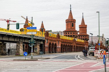 Berlin, Almanya - Aralık 2019: Berlin Kreuzberg Bölgesi.