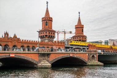 Berlin, Almanya - Aralık 2019: Berlin Kreuzberg Bölgesi.