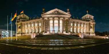 Reichstag binası, Almanya 'nın Berlin kentinde Alman Parlamentosu' nun (Deutscher Bundestag) merkezi..