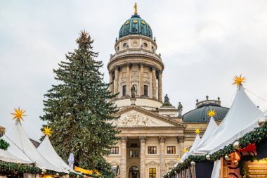 Berlin, Almanya 'da Jandarma Market' te Noel pazarı.