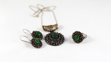 Kolye yüzük ve küpeler seti