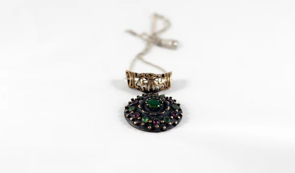Зелене кам'яне намисто для жінок — стокове фото