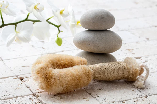 pampering ve meditasyon kavramı, saf beyaz çiçekler üzerinde kopya alanı