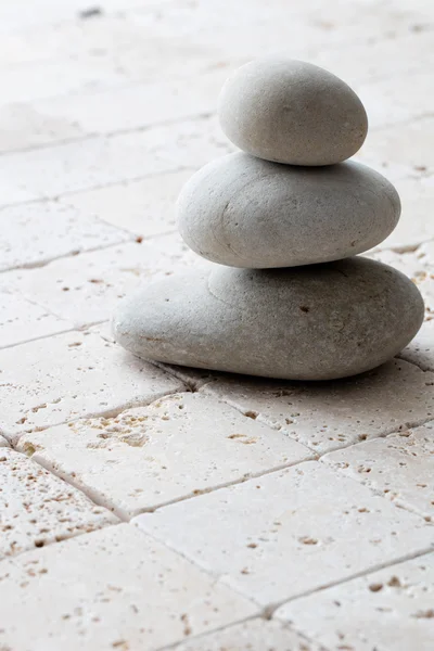 Atenção plena, desintoxicação e relaxamento com pilha de pedras de equilíbrio — Fotografia de Stock