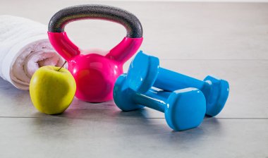 ağırlık kaldırma ve ağırlık kaybı kavramı apple ve havlu ile