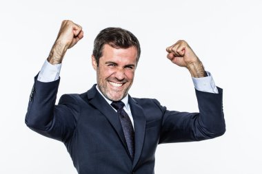 başarı ve sevinç için zarif takım elbise ile heyecanlı kurumsal adam