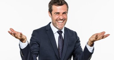 gülüyor ve gösteren açıklık ve başarı gülümseyen heyecan zarif iş adamı