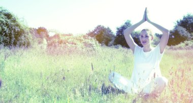 iç güzellik, kontrast ve yumuşak filtreler için mutlu Yoga kız