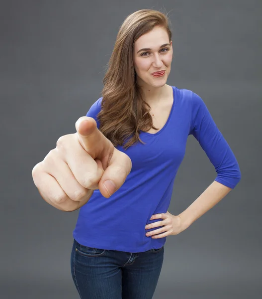 Chica sexy sonriendo con el índice de gran tamaño para el concepto de sensualidad juguetona — Foto de Stock