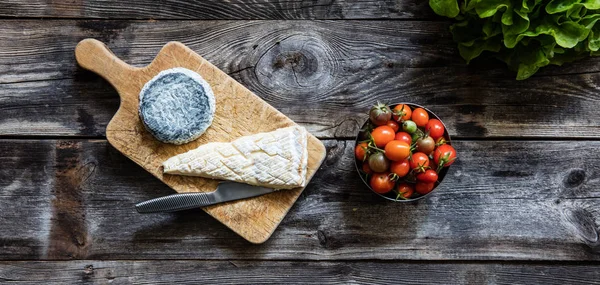 French cheese,cherry tomatoes and salad on rustic wooden background — Stock Photo, Image