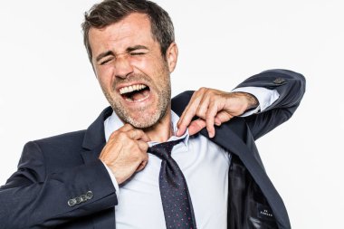 Sakallı iş adamı krizde bağırarak, tiksinti tarafından kurumsal hayal kırıklığı
