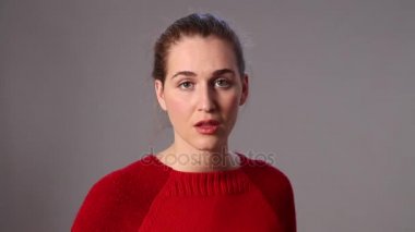 hüzünlü güzel kadın mühürlü dudakları ile sessizlik iz yapma