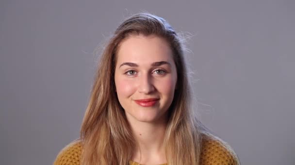 Portrait of natural teenage girl with long brown hair smiling for serenity — Stock Video