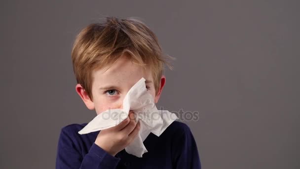 Little child cleaning his nose with tissue for a cold — Stock Video