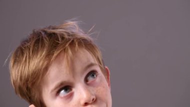 çocuk için bir fikir, yarım yüz arayan akıllı, alanı Kopyala