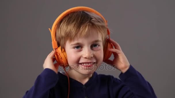 Excited young boy dancing with rhythm, listening to music — Stock Video