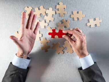 garip bir şirket işe alım için malzeme çekme işadamı eller sorgulama