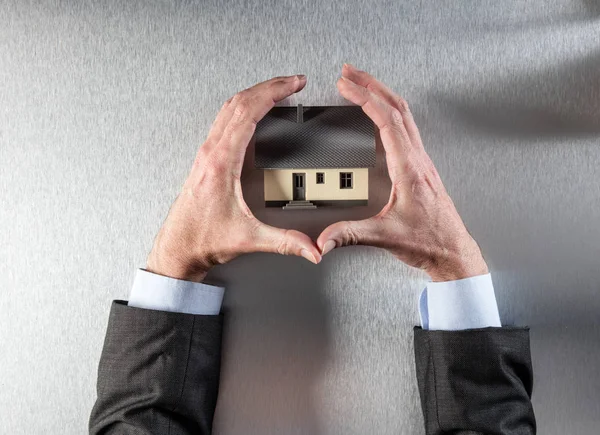 değerli yeni ev koruma veya ev yalıtım odaklanmak