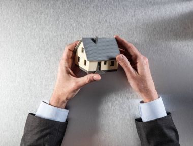 ev değerleme veya özellik Satılık bir ev tutarak işadamı