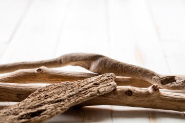 huzur, sağlık, gevşeme ve iç güzellik ile dokulu drift wood