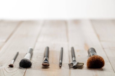 Makyaj fırçaları zerafet, kopya alanı kavramı için ön planda