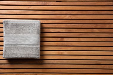 Kavram duş veya spa havlu ahşap kartı ile için