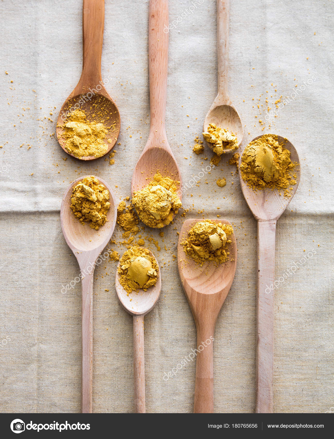 Conceito De Cozinha Gourmet Com Colheres De Pau De Projeto E Ouro Conceito De Cozinha Gourmet Com Colheres De Pau De Projeto E Ouro