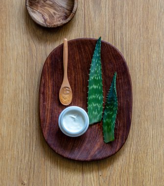 Aromaterapi ve sağlık aloe vera ile yaprakları için ev yapımı jel