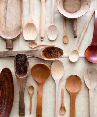 farklı bir ormanda, en iyi görünümü farklı boş mutfak kaşık yapılmış