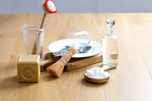 Scrubbing and cleaning dishes with homemade washing detergent, still-life — Stock Photo, Image