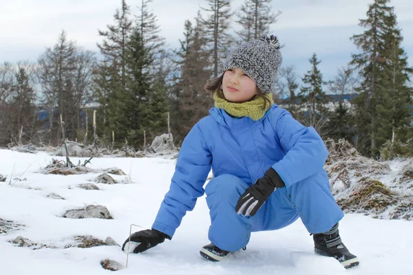 Smiling winter young girl observing nature over mountain woods background — Stock Photo, Image