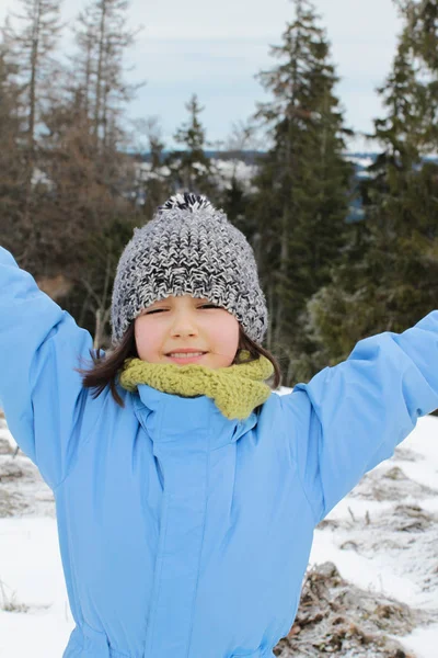 Joyful smiling child breathing life, nature, cold winter and snow — 스톡 사진