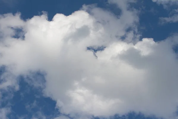 Awan Putih Cerah Besar Langit Biru Bersih Untuk Bentuk Alami — Stok Foto