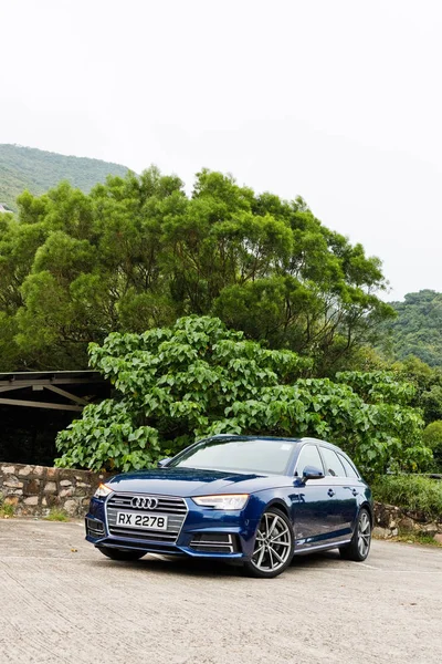 Audi A4 Avant 45 Tfsi quattro Drive día —  Fotos de Stock