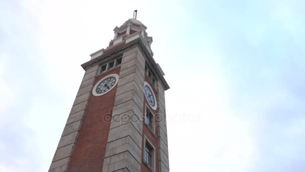 Hong Kong - Dec 23 2016: The Clock Tower är ett landmärke i Hong Kong. Det ligger på den södra stranden Tsim Sha Tsui — Stockvideo