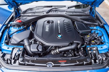 BMW M140i 2017 motoru