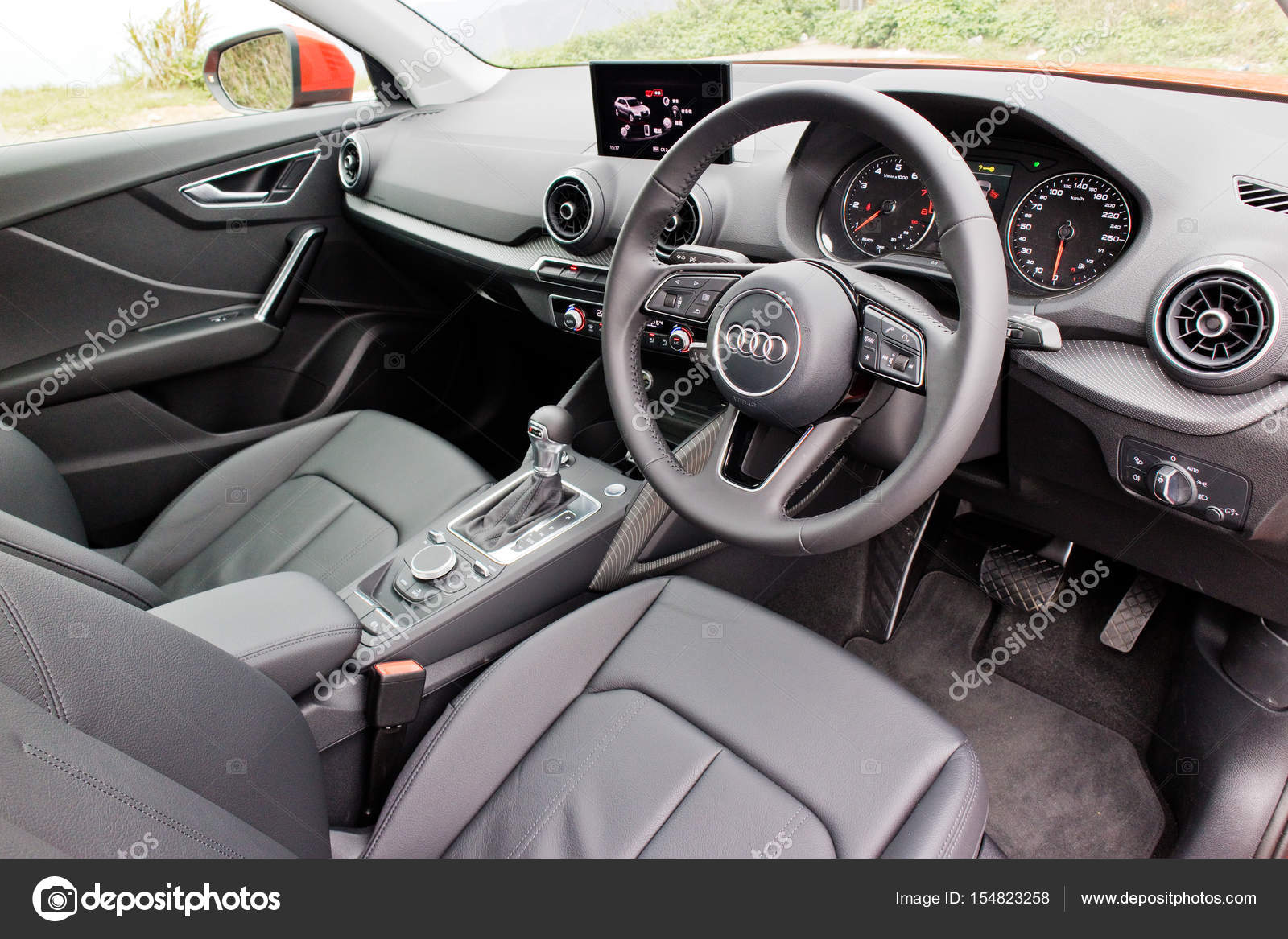 Audi Q2 2017 Interieur — Redaktionelles Stockfoto © teddyleung ... Audi Q2 2017 Interieur — Redaktionelles Stockfoto © teddyleung ...