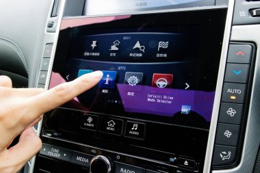 Infiniti Q60 2017 dokunmatik kontrol paneli