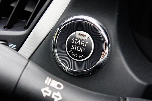 Infiniti Q60 2017 Star Stop Engine