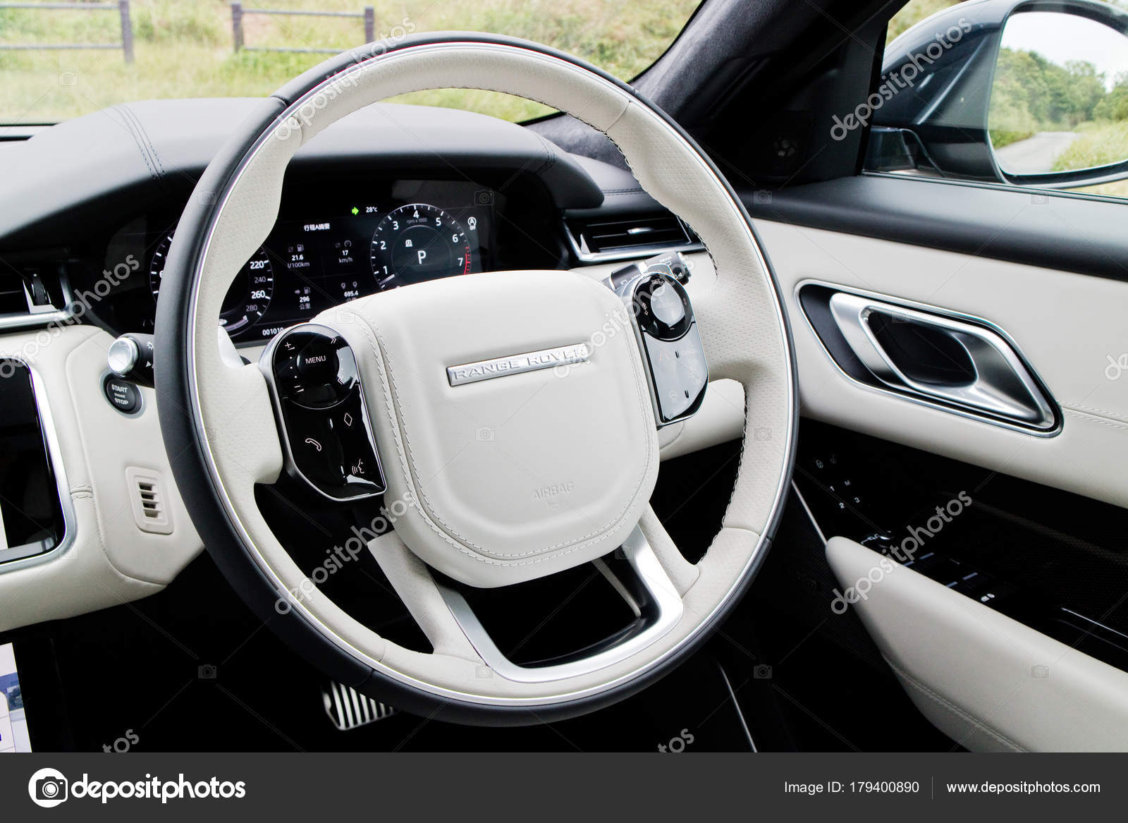 Range Rover Velar 2017 Interieur — Redaktionelles Stockfoto ... Range Rover Velar 2017 Interieur — Redaktionelles Stockfoto ...