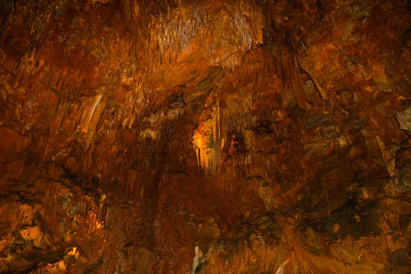 View of the stalactites and stalagmites in underground Damlatas Cave. Alanya. Turkey. — Stock Photo, Image