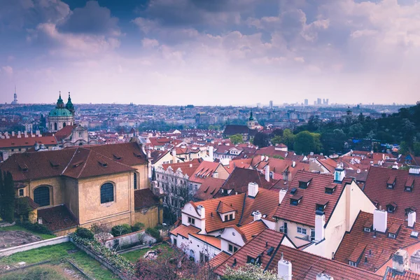 Panoramautsikt Över Prag Tak Och Kupoler Tjeckien Europa Filtrerade Bilden — Stockfoto