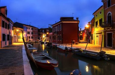 Küçük İtalyan şehrin ana su kanal