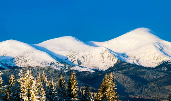 A hó három hegycsúcsok — Stock Fotó